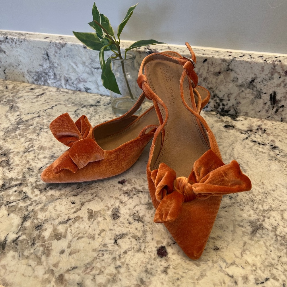 Womens kitten heel